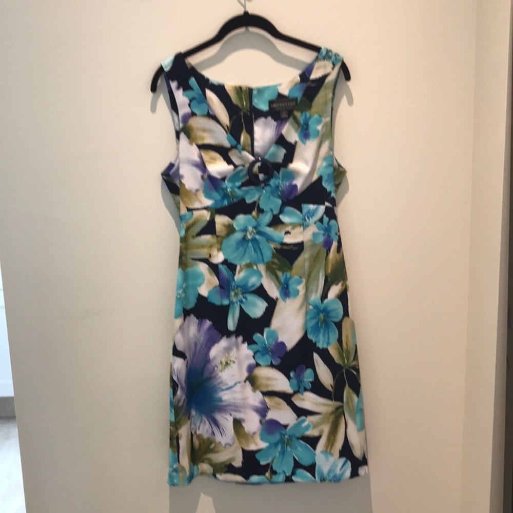 Sleeveless floral dress